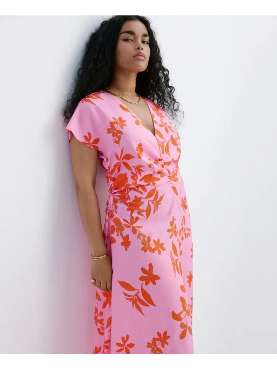 Платье с боковыми сборками и цветочным принтом, модель Ruched Sides Floral MANGO — изображение 7 из 8, розовый