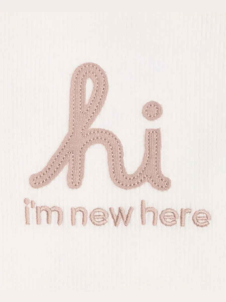 Комплект из боди и штанов с надписью Hi I'm New Here First Impressions — изображение 3 из 3, белый