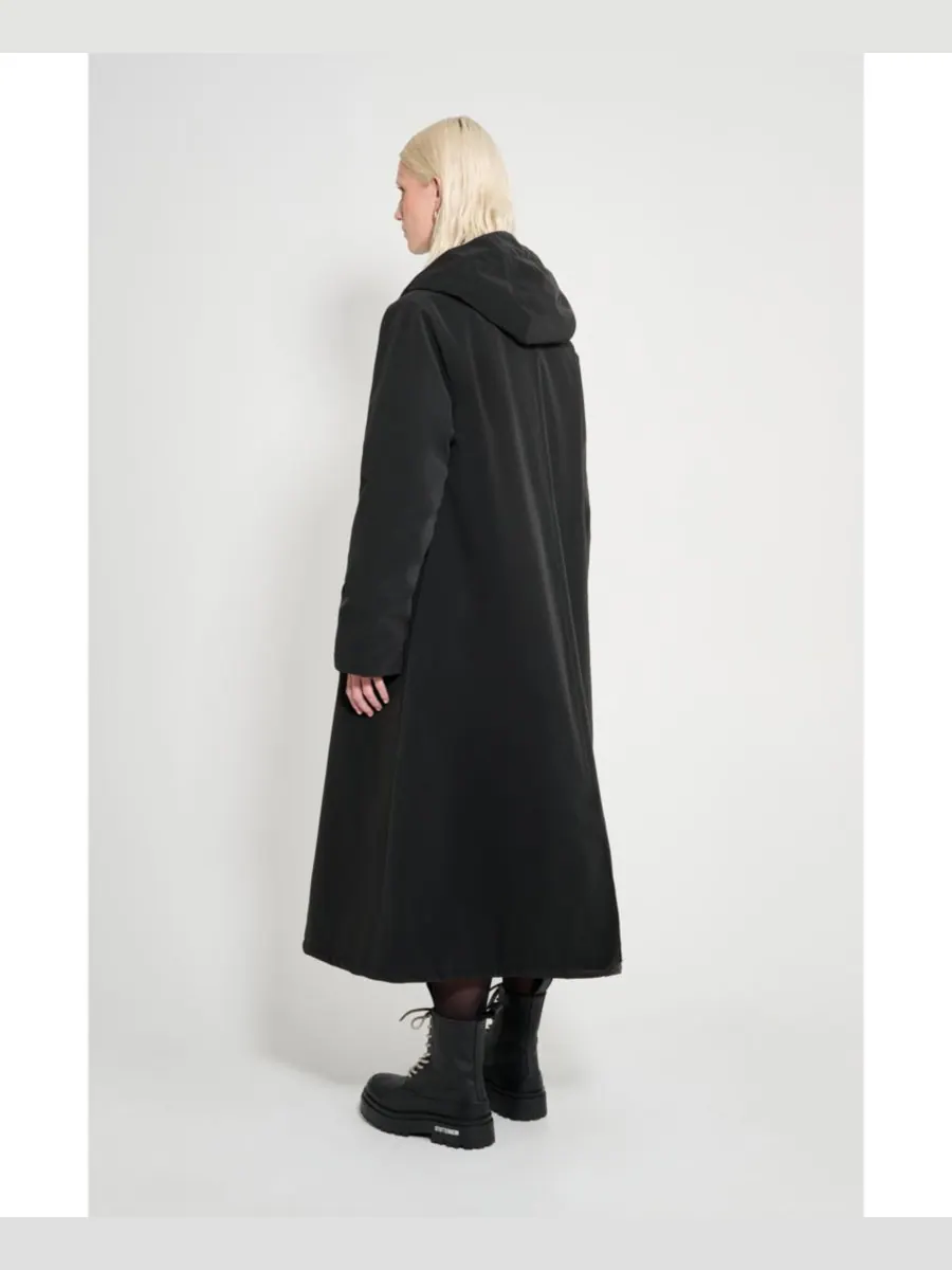 Женское длинное матовое зимнее пальто Mosebacke Stutterheim — изображение 3 из 6, черный