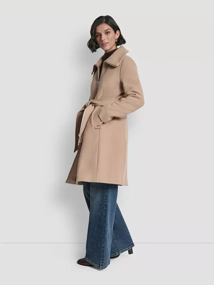 Пальто Petite с поясом и молнией спереди DKNY — изображение 4 из 7, коричневый