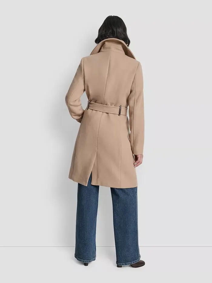 Пальто Petite с поясом и молнией спереди DKNY — изображение 7 из 7, коричневый