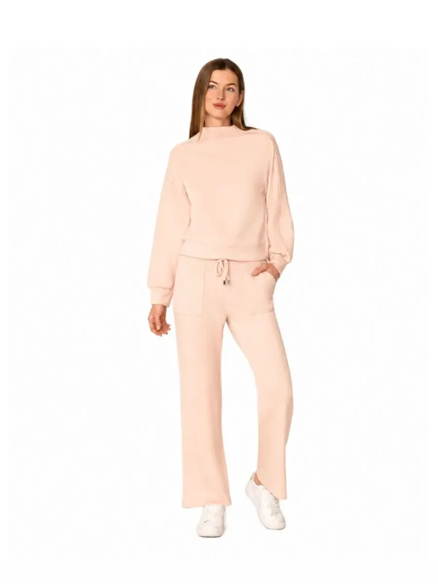 Комплект из топа с высоким воротом и широких брюк, модель Mock-Neck Long-Sleeve Wide-Leg