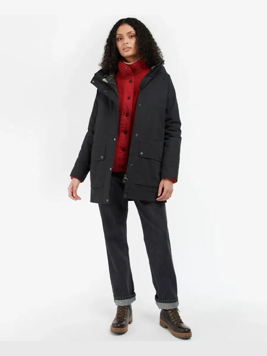 Женское пальто с капюшоном Beadnell Hooded Tartan-Lined Barbour — изображение 2 из 5, черный