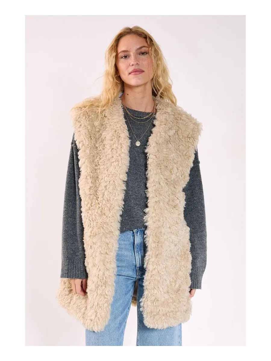 Женский жилет из искусственного меха с кудрявыми вставками Nasty Gal