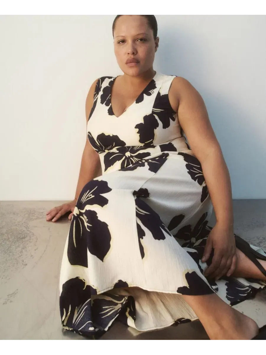Платье миди с цветочным принтом и вырезами на талии, модель Cutouts Floral-Printed Dress MANGO — изображение 6 из 7, экру