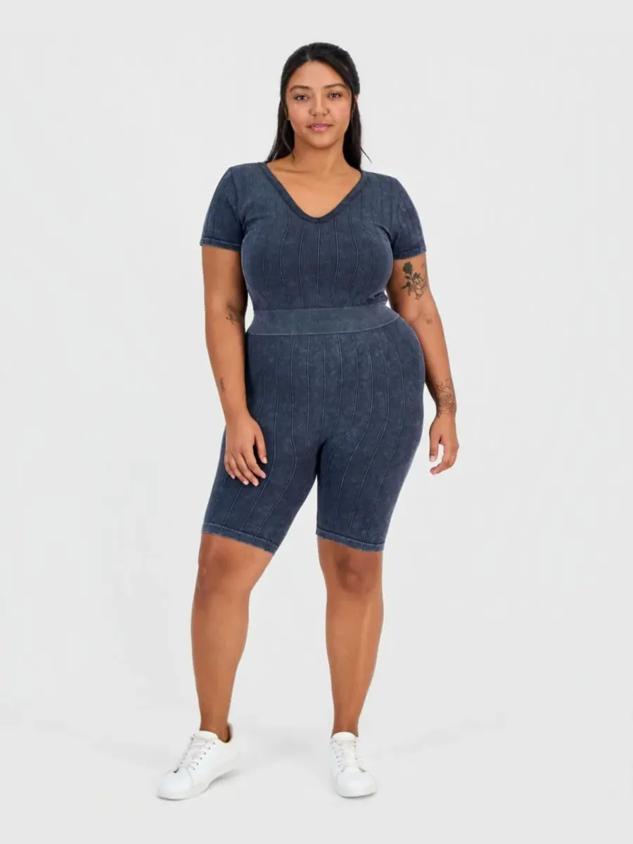 Шорты бесшовные с широкой резинкой Trendy Plus Seamless Ribbed Pull-On Shorts FULL CIRCLE TRENDS