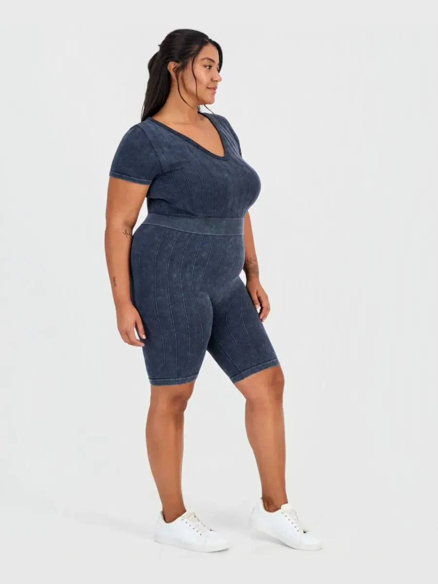 Шорты бесшовные с широкой резинкой Trendy Plus Seamless Ribbed Pull-On Shorts FULL CIRCLE TRENDS — изображение 4 из 4, черный