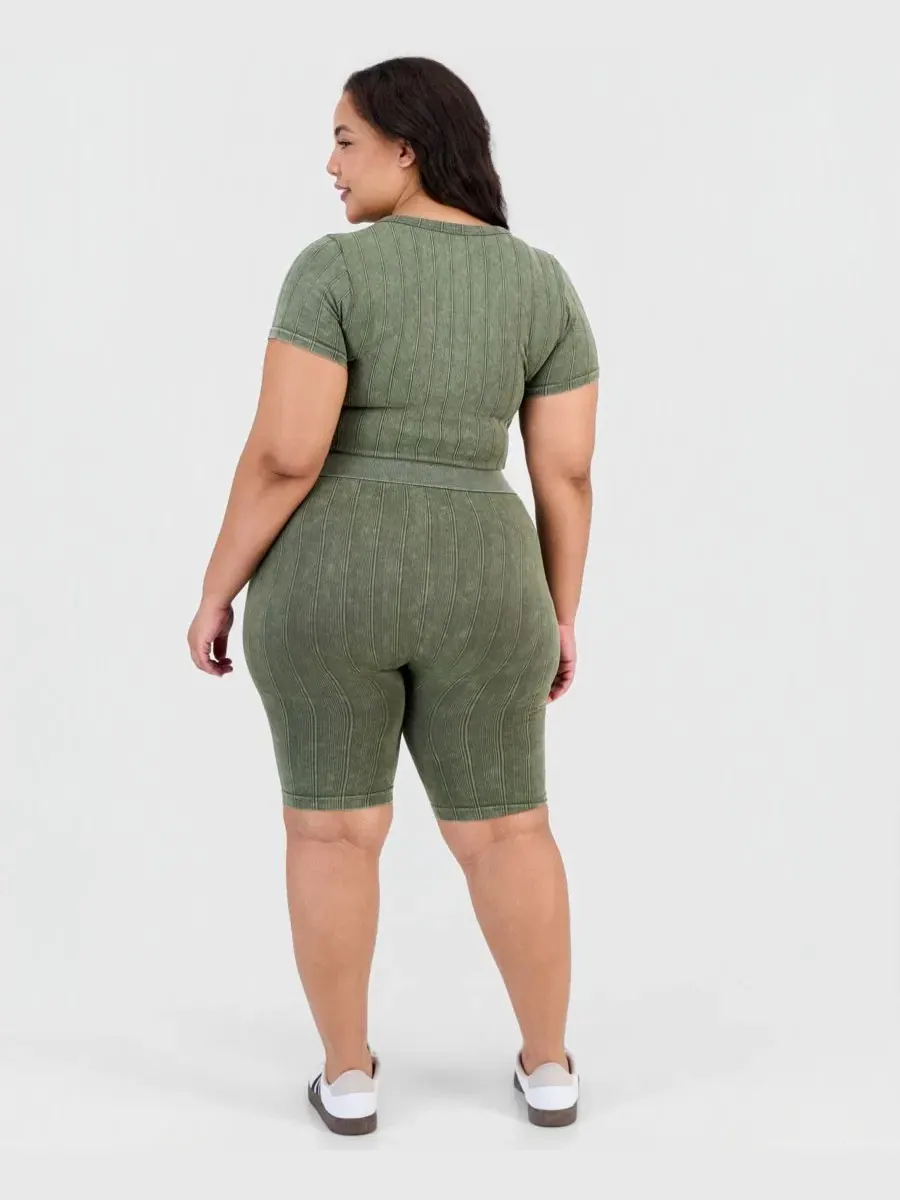 Шорты с широкой резинкой, бесшовные, с рифленым трикотажем, Trendy Plus Seamless Ribbed Pull-On — изображение 2 из 3, оливин