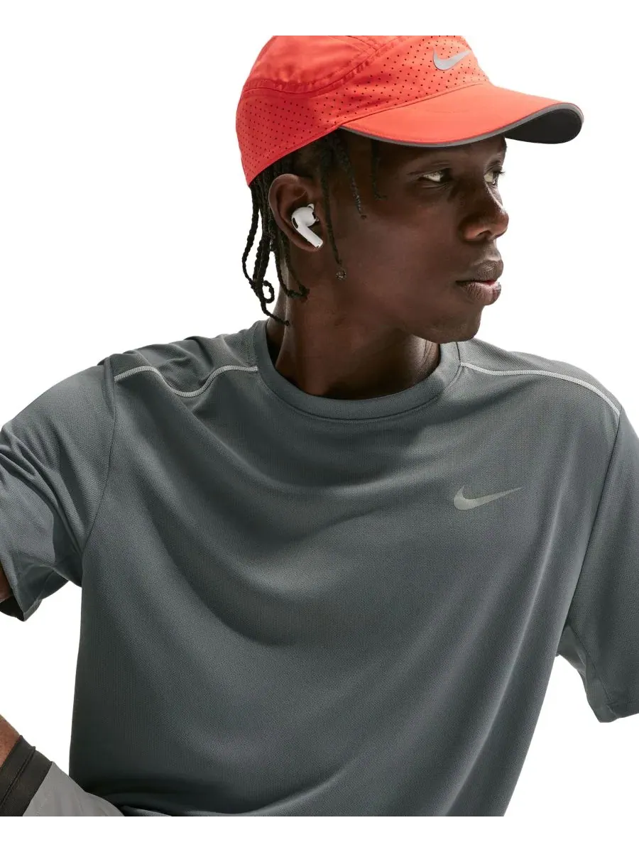 Футболка беговая Dri-FIT Miler Nike — изображение 3 из 6, серый/серый/серебристый
