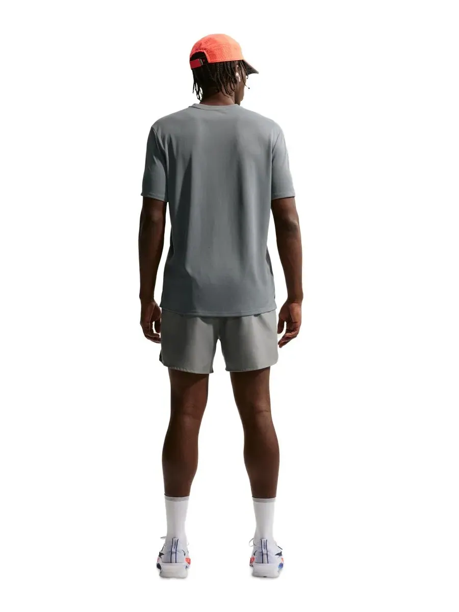 Футболка беговая Dri-FIT Miler Nike — изображение 6 из 6, серый/серый/серебристый