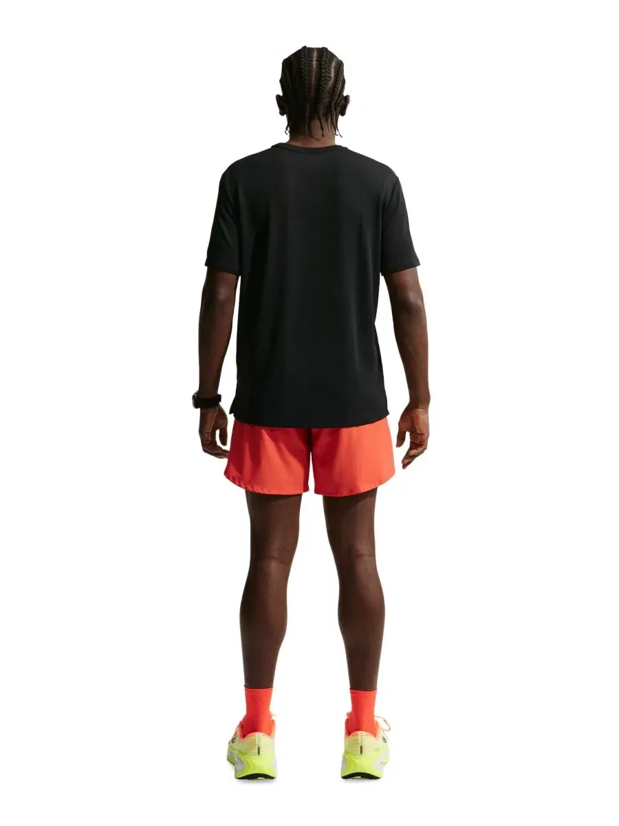 Футболка для бега Dri-FIT Miler с круглым вырезом Nike — изображение 5 из 5, черный/серебристый