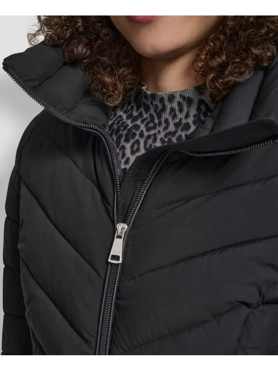 Женское пальто с воротником-стойкой и шевронным узором DKNY — изображение 4 из 6, черный