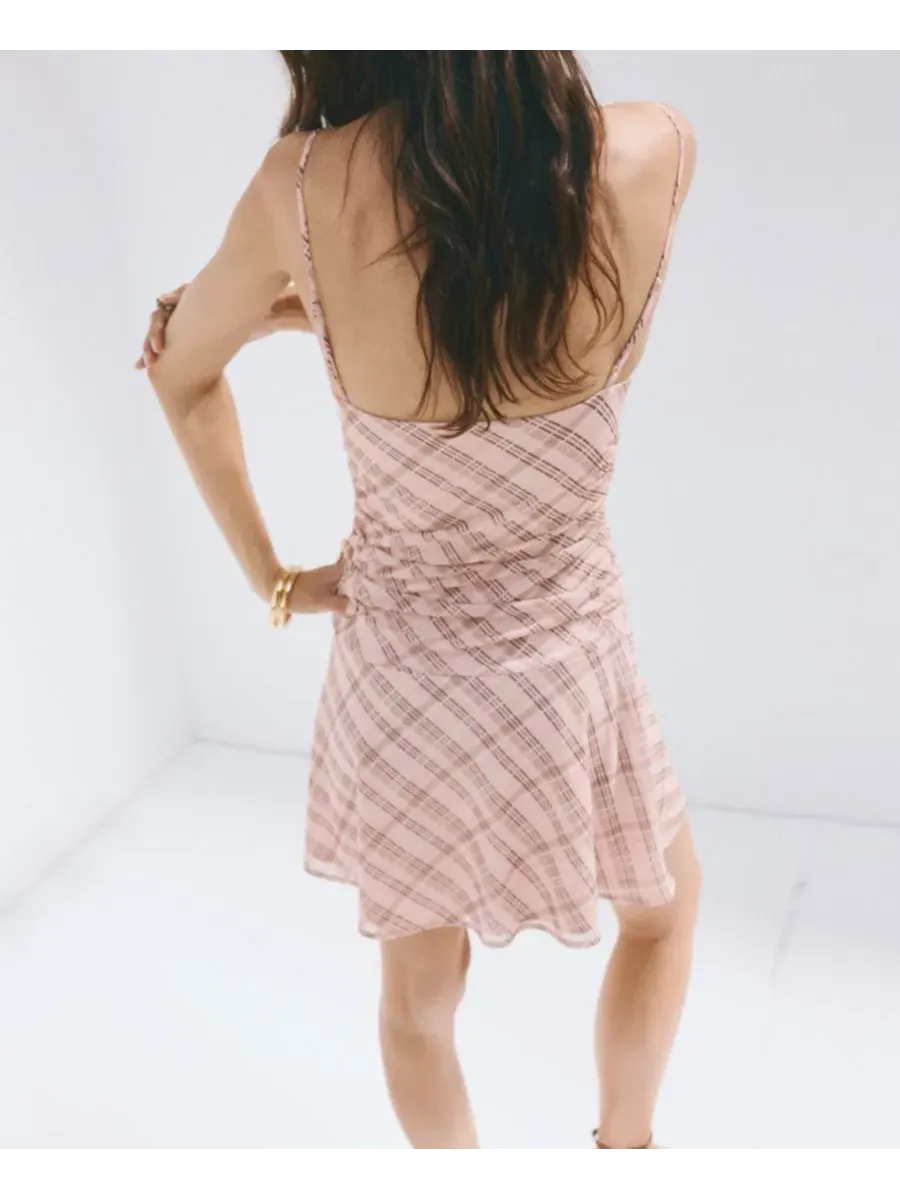 Платье с драпировкой и принтом в клетку Gathered Check Dress MANGO — изображение 7 из 8, розовый