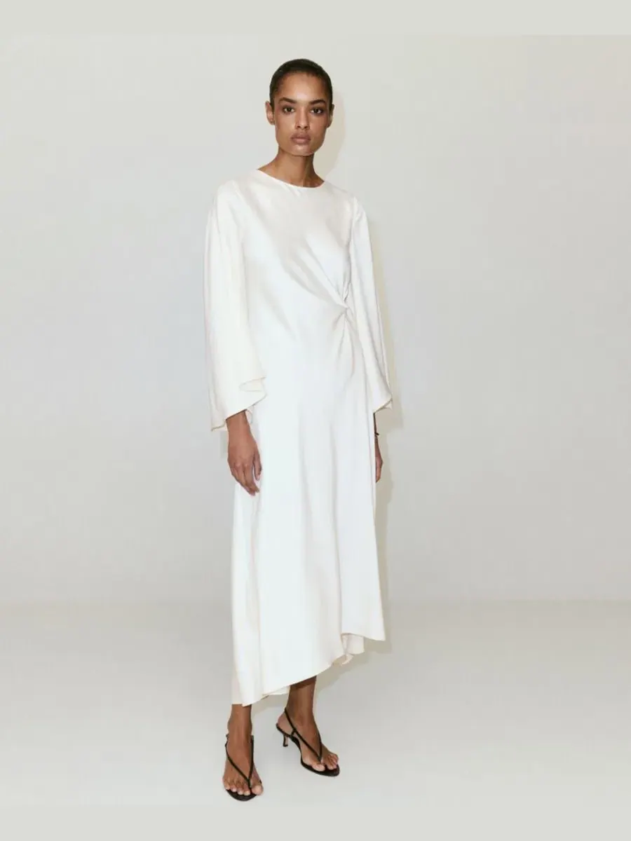 Платье миди с защипами из атласа, модель Ruched Satin Dress MANGO