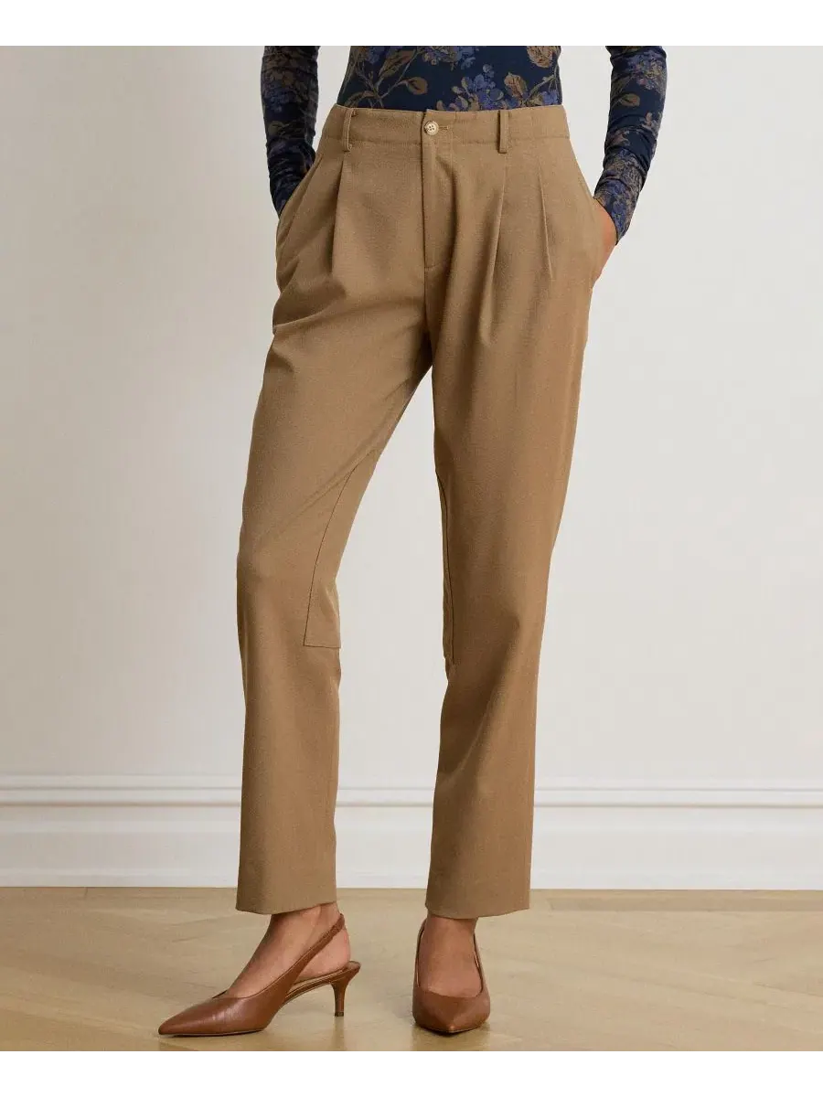 Брюки-джодпуры с высокой посадкой, с защипами, модель Women's High-Rise Pleated Bi-Stretch Twill — изображение 2 из 4