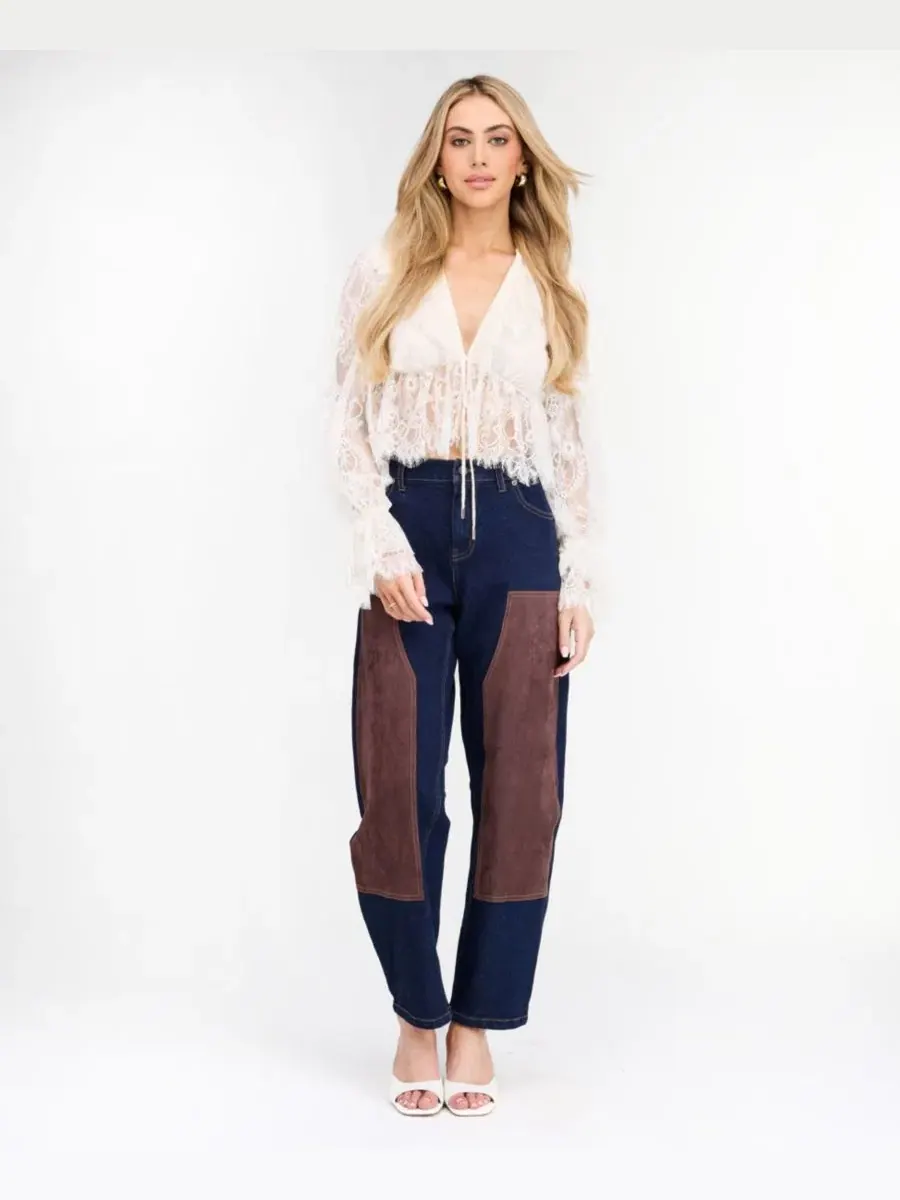 Блузка с кружевом Mila Eyelash Lace Long-Sleeve V-Neck Blouse Kittenish — изображение 2 из 6, цапля