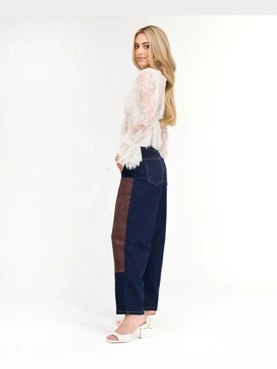 Блузка с кружевом Mila Eyelash Lace Long-Sleeve V-Neck Blouse Kittenish — изображение 3 из 6, цапля