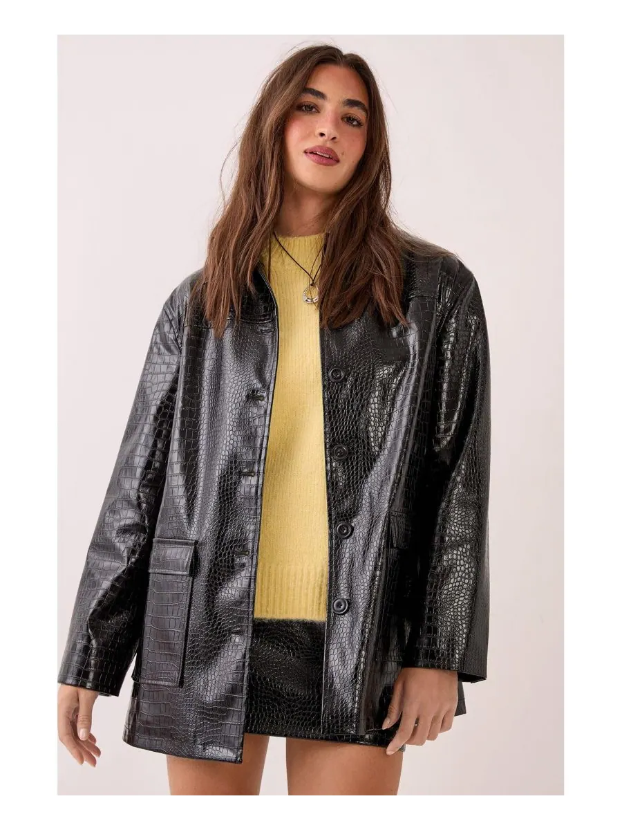 Женская куртка из искусственной кожи с рисунком под крокодиловую кожу Nasty Gal
