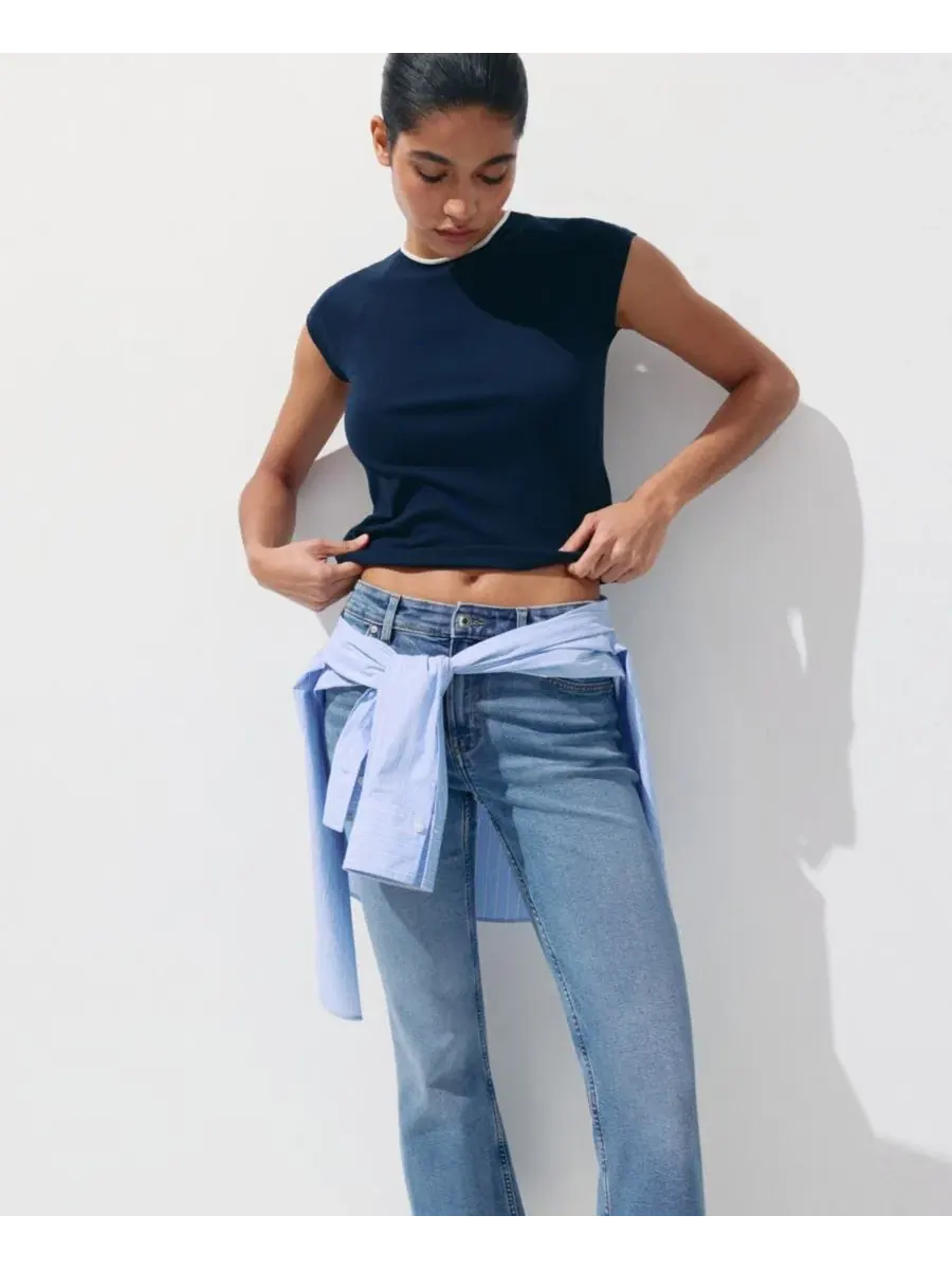 Джинсы-клеш укороченные Sienna Flared Cropped MANGO — изображение 7 из 9, синий