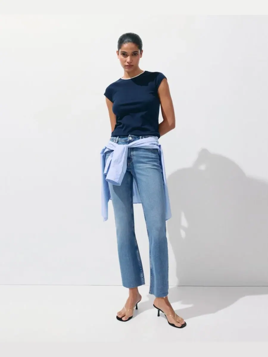 Джинсы-клеш укороченные Sienna Flared Cropped MANGO — изображение 9 из 9, синий