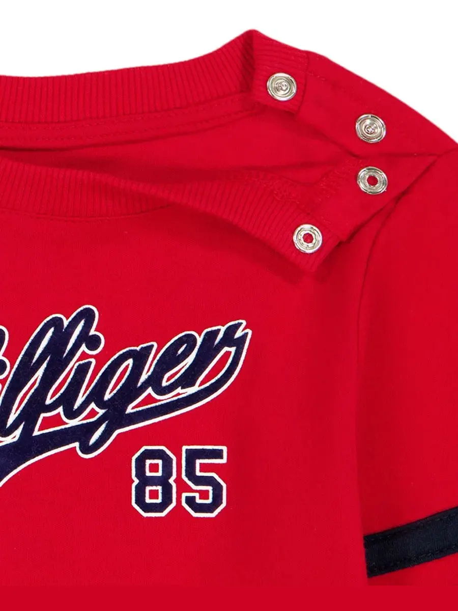 Комплект из 3 предметов: боди с длинным рукавом, брюки и носки Tommy Hilfiger — изображение 5 из 7, красный/темно-синий