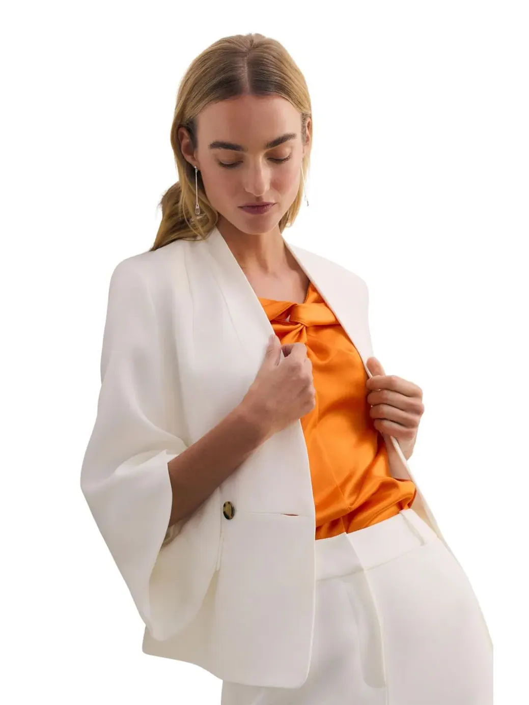 Женский пиджак с драпировкой и накидкой, модель Signature Draped Cape The Fold — изображение 5 из 8, белый