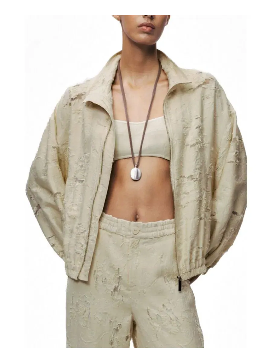 Женская куртка-бомбер из жаккарда с воротником-стойкой, модель Jacquard Bomber NOCTURNE — изображение 2 из 8, белый