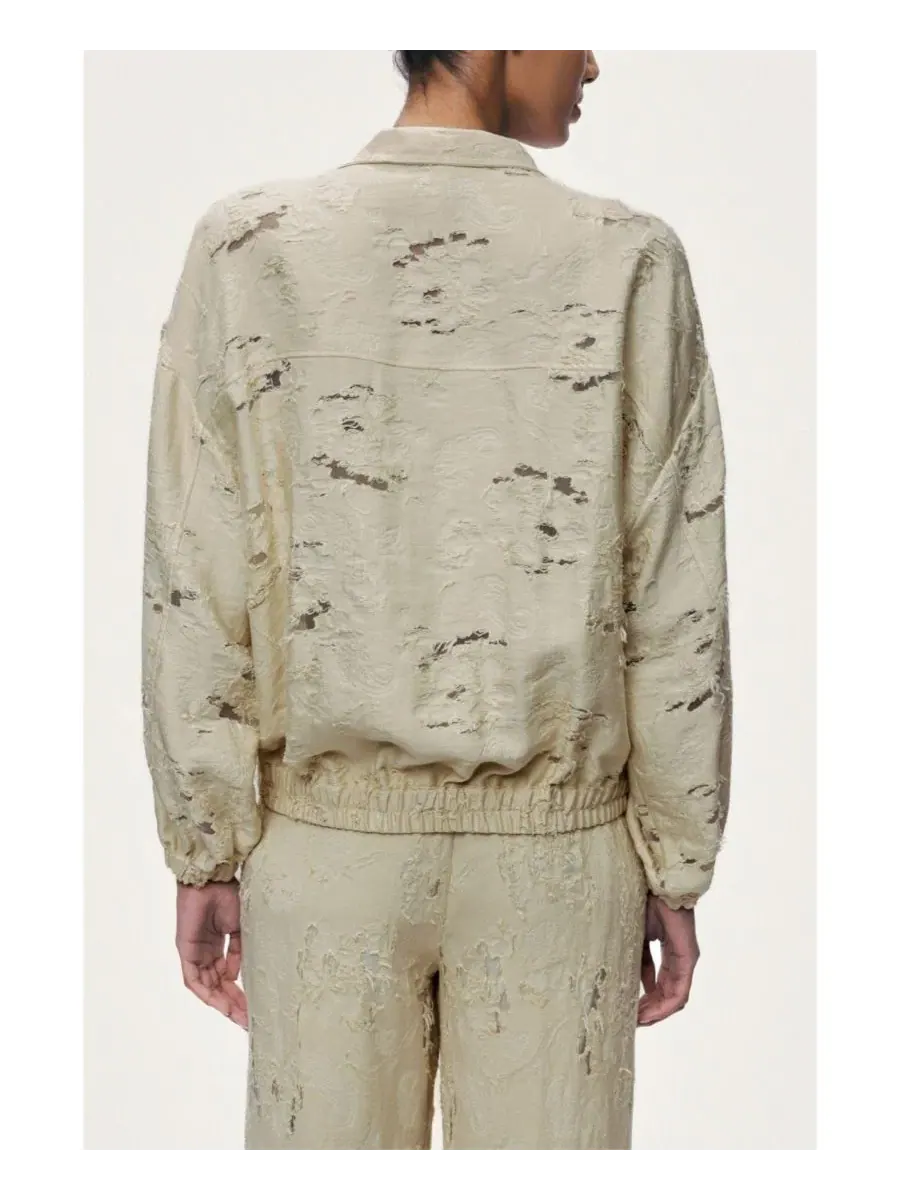 Женская куртка-бомбер из жаккарда с воротником-стойкой, модель Jacquard Bomber NOCTURNE — изображение 4 из 8, белый