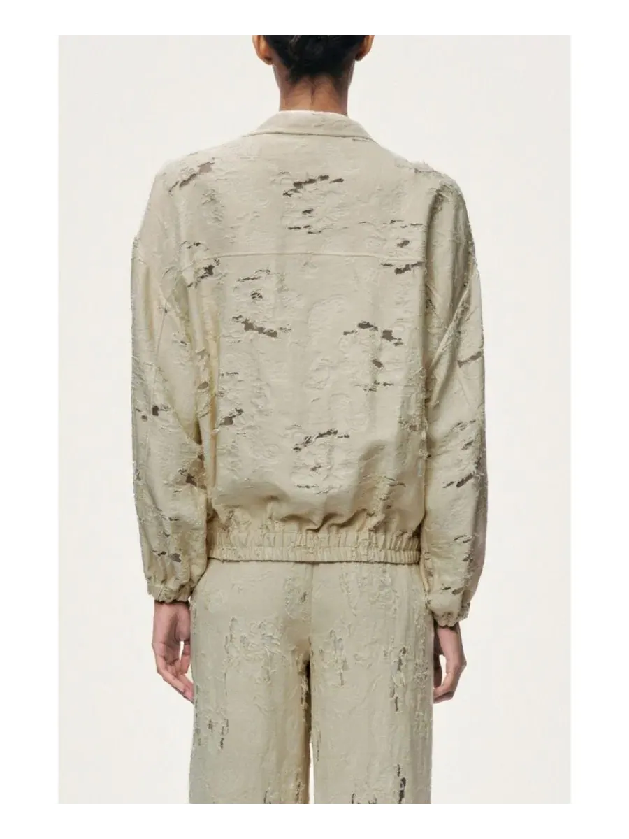 Женская куртка-бомбер из жаккарда с воротником-стойкой, модель Jacquard Bomber NOCTURNE — изображение 5 из 8, белый