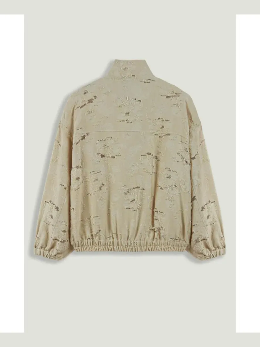 Женская куртка-бомбер из жаккарда с воротником-стойкой, модель Jacquard Bomber NOCTURNE — изображение 7 из 8, белый
