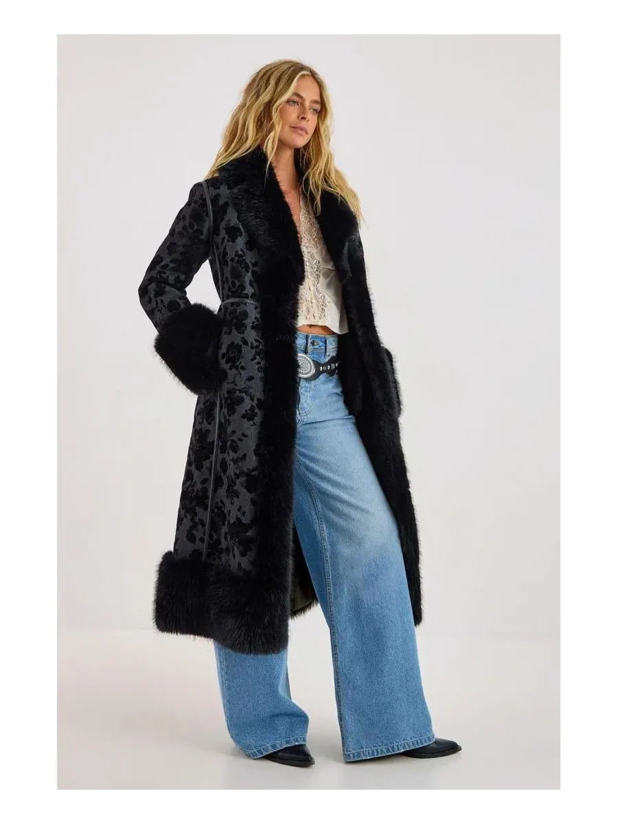 Женское пальто из искусственного меха с цветочным жаккардовым узором Nasty Gal