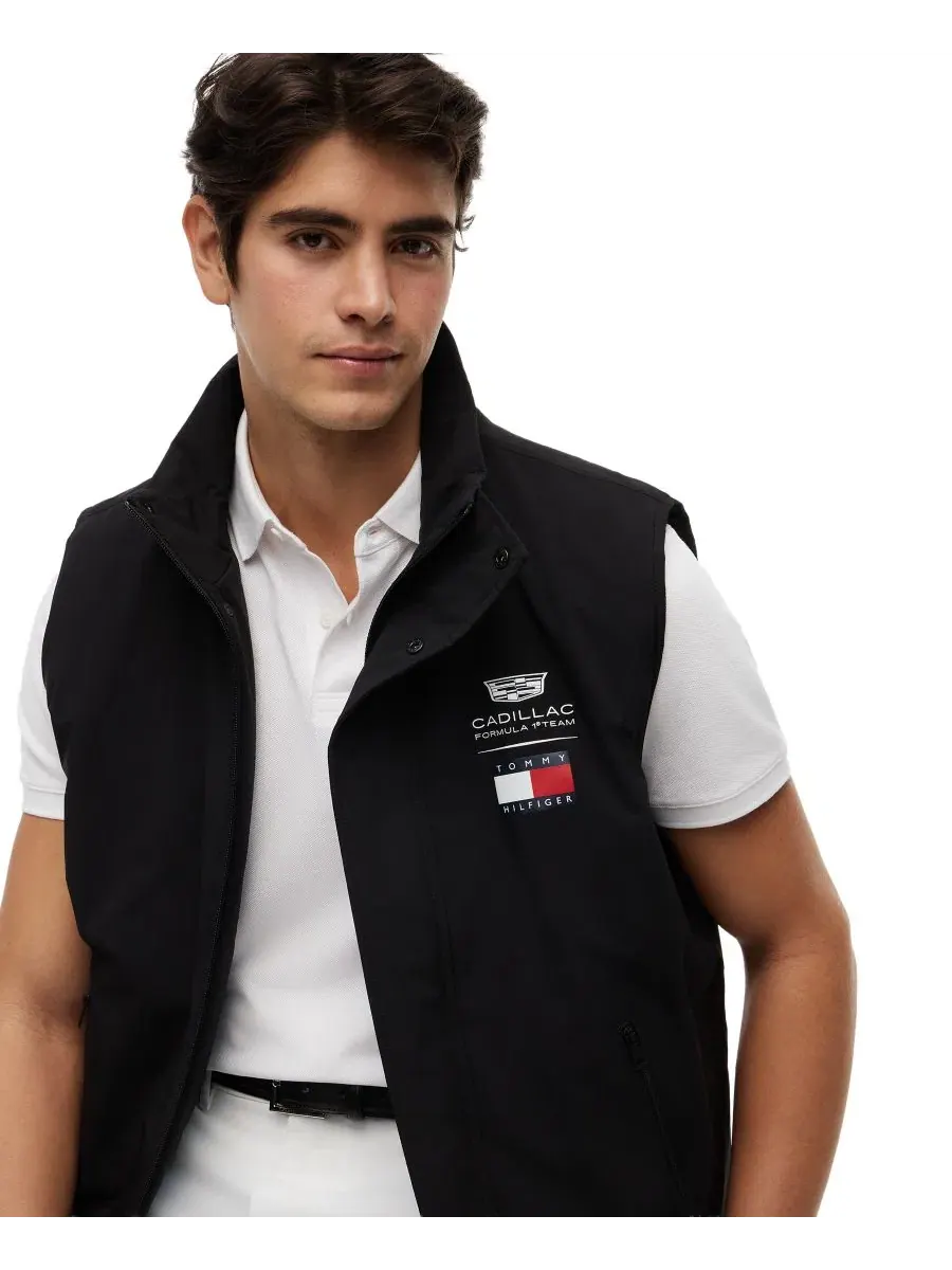 Мужской жилет с логотипом из коллаборации с Cadillac F1 Tommy Hilfiger — изображение 3 из 4, черный