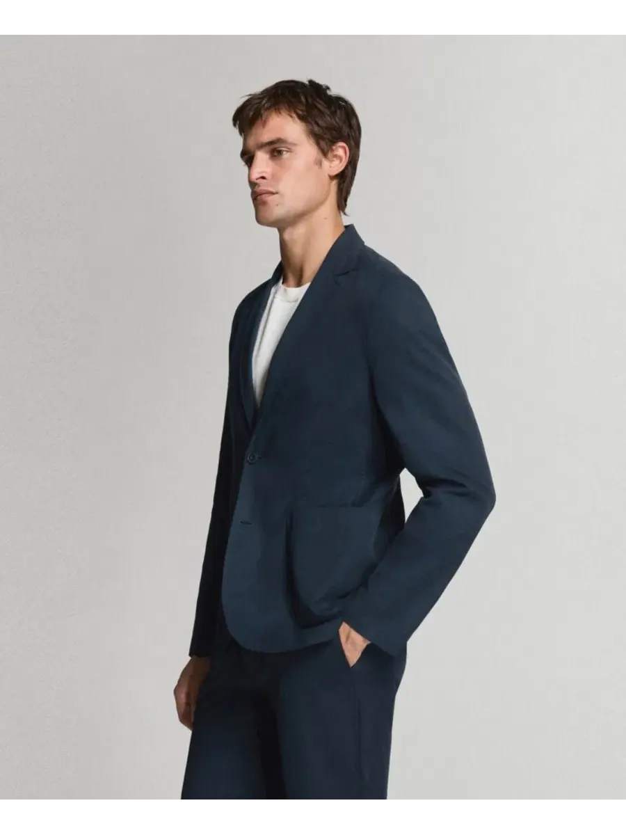Пиджак мужской Slim Fit из льна и лиоцелла MANGO — изображение 5 из 7, темно-синий
