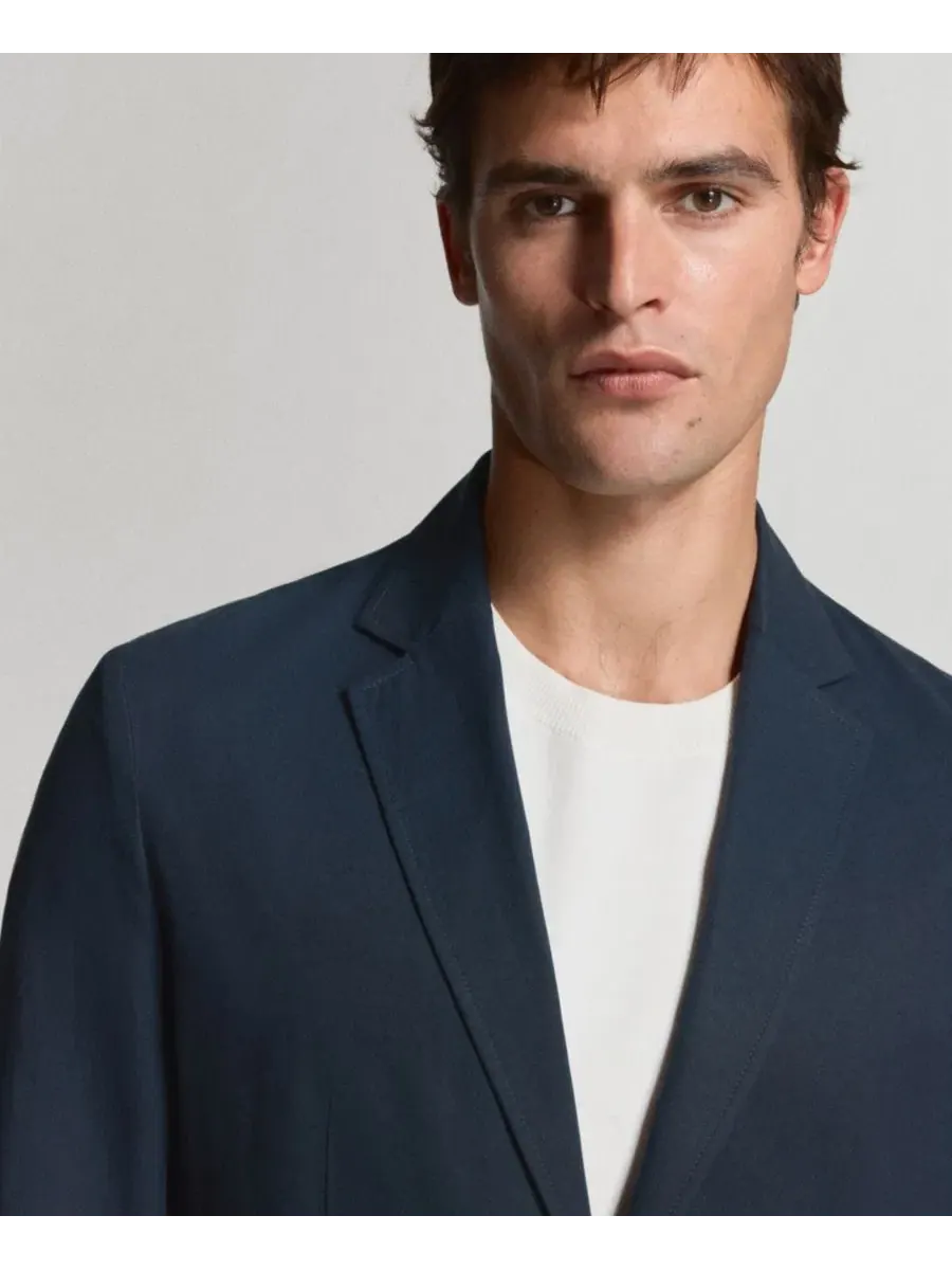 Пиджак мужской Slim Fit из льна и лиоцелла MANGO — изображение 6 из 7, темно-синий