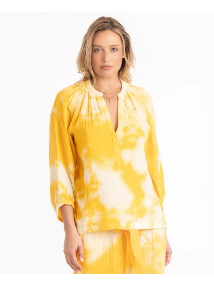 Женская блузка из хлопковой марли с V-образным вырезом Ocean+Main, Sunflower Tie Dye — изображение 5 из 8