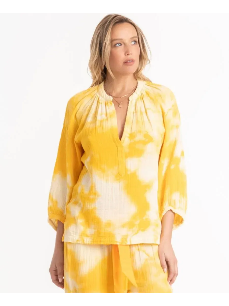 Женская блузка из хлопковой марли с V-образным вырезом Ocean+Main, Sunflower Tie Dye — изображение 6 из 8