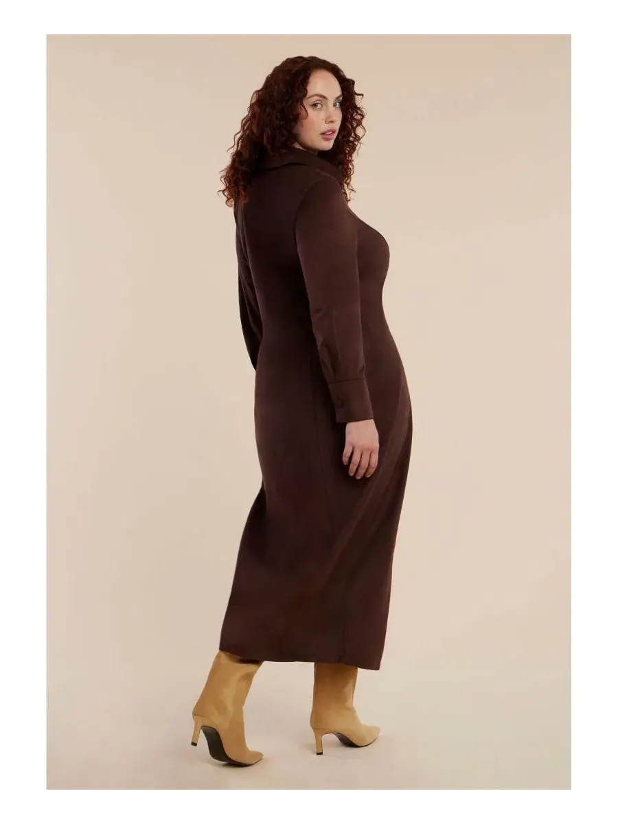 Платье-рубашка макси из искусственной замши с воротником, модель Suede Shirt Dress ELOQUII — изображение 3 из 4, шоколадный