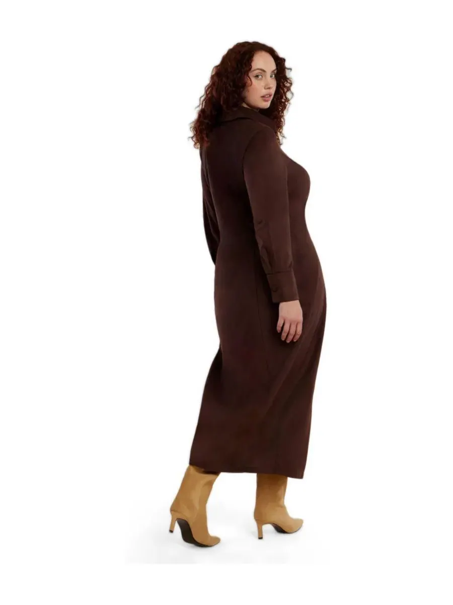 Платье-рубашка макси из искусственной замши с воротником, модель Suede Shirt Dress ELOQUII — изображение 4 из 4, шоколадный