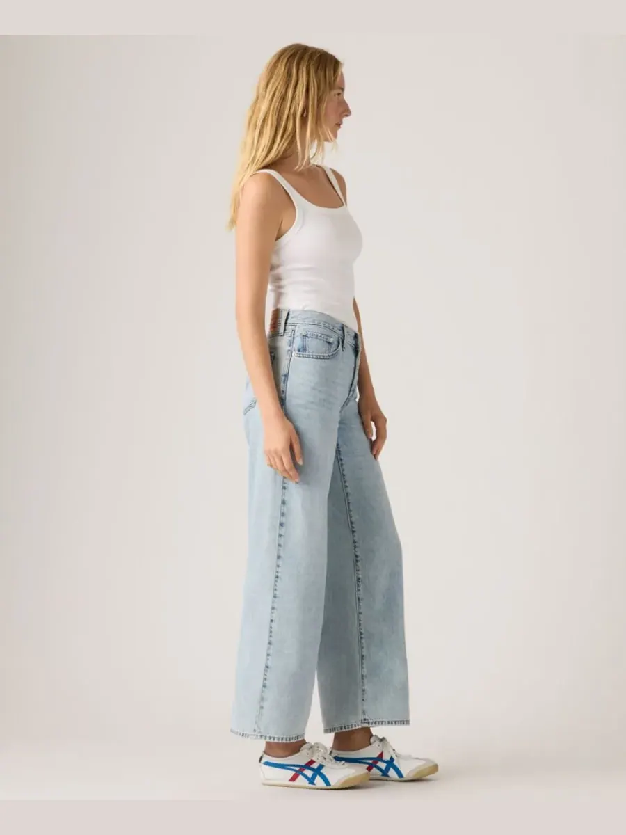 Женские джинсы средней длины с широкими штанинами до щиколотки Levi's — изображение 3 из 4, главный персонаж