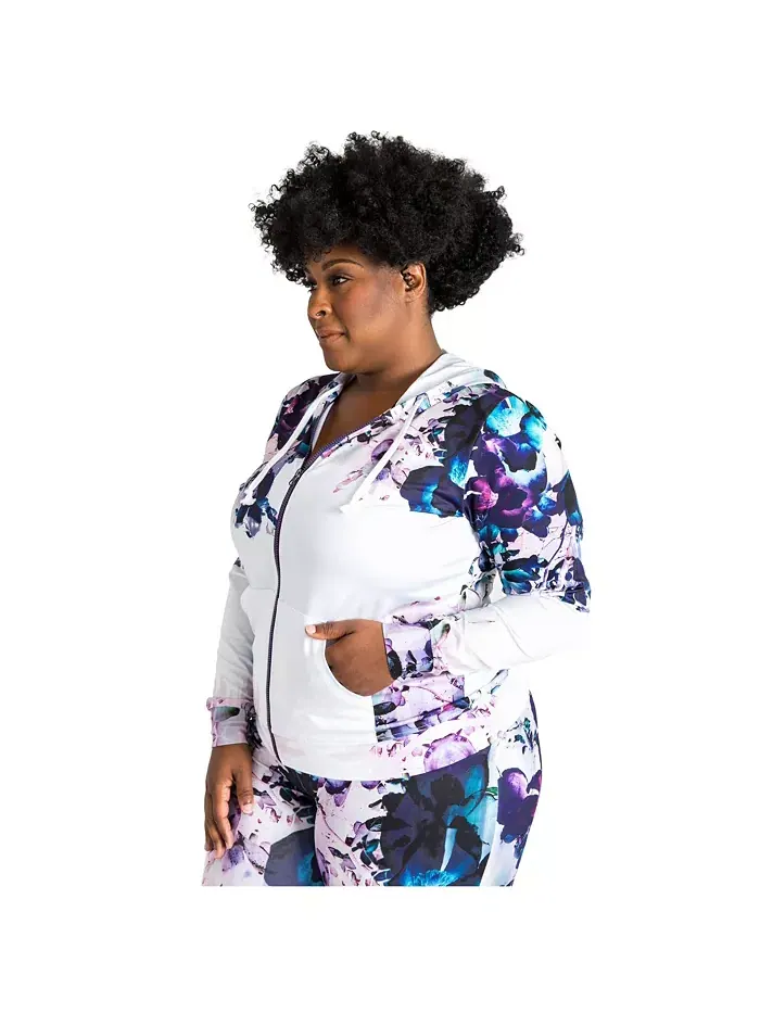 Женская худи с молнией и цветочным принтом из поли трикотажа, Plus Size, модель Curvy-Fit Poetic — изображение 2 из 3, белый