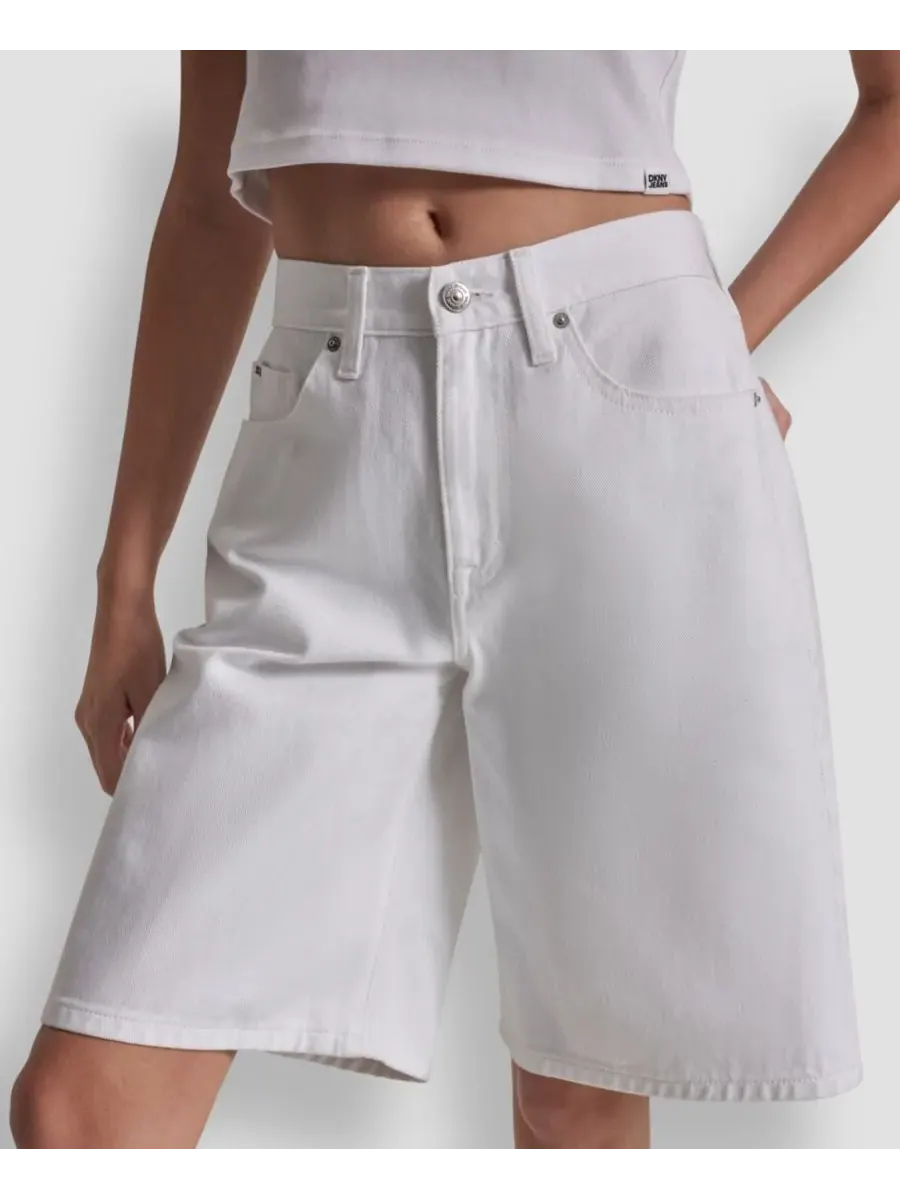 Женские джинсовые шорты-бермуды со средней посадкой DKNY Jeans — изображение 4 из 5, белый