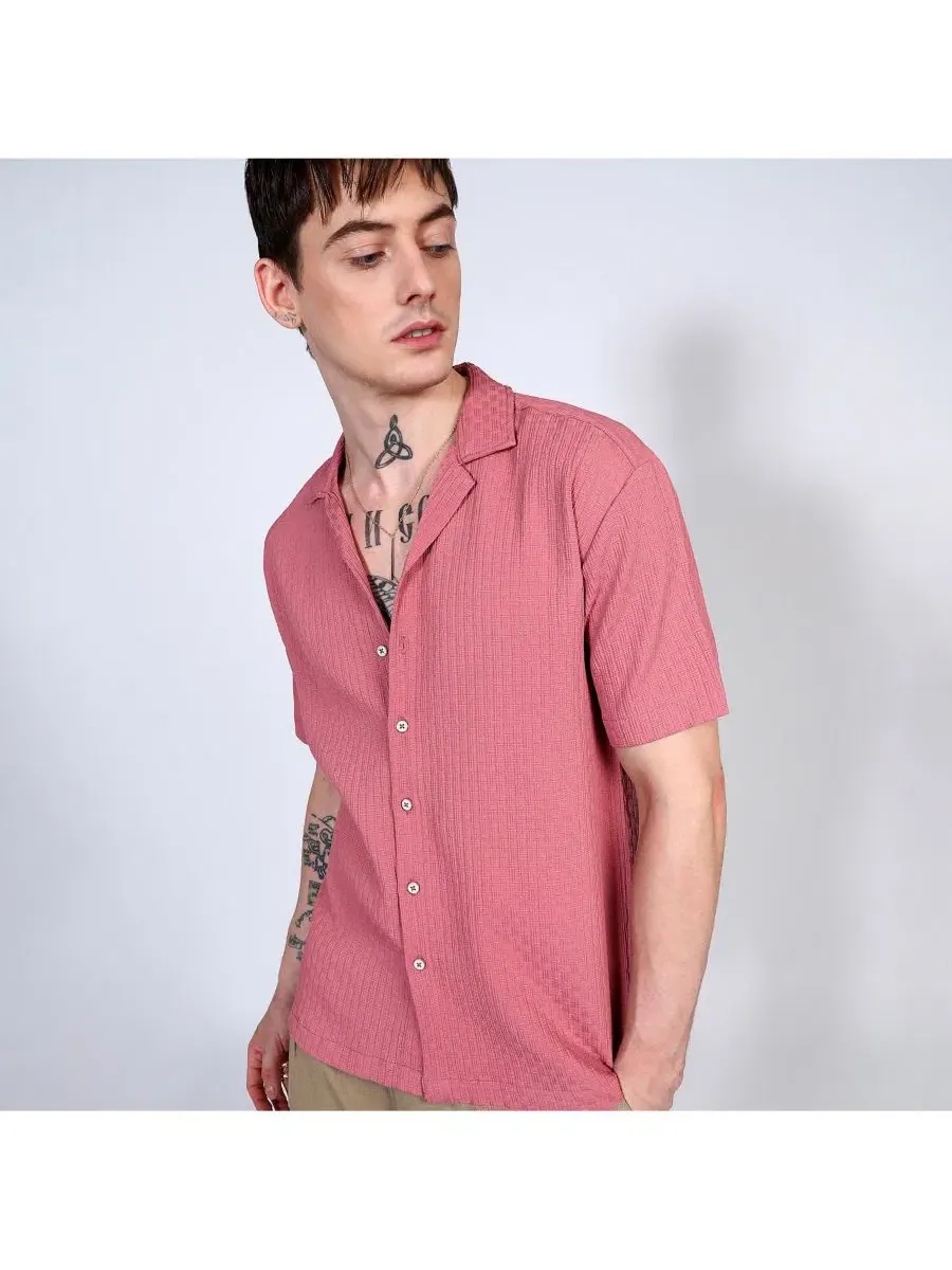 Мужская рубашка оверсайз с коротким рукавом Bohemian Impressions Oversized Shirt Campus Sutra — изображение 2 из 7, розовый