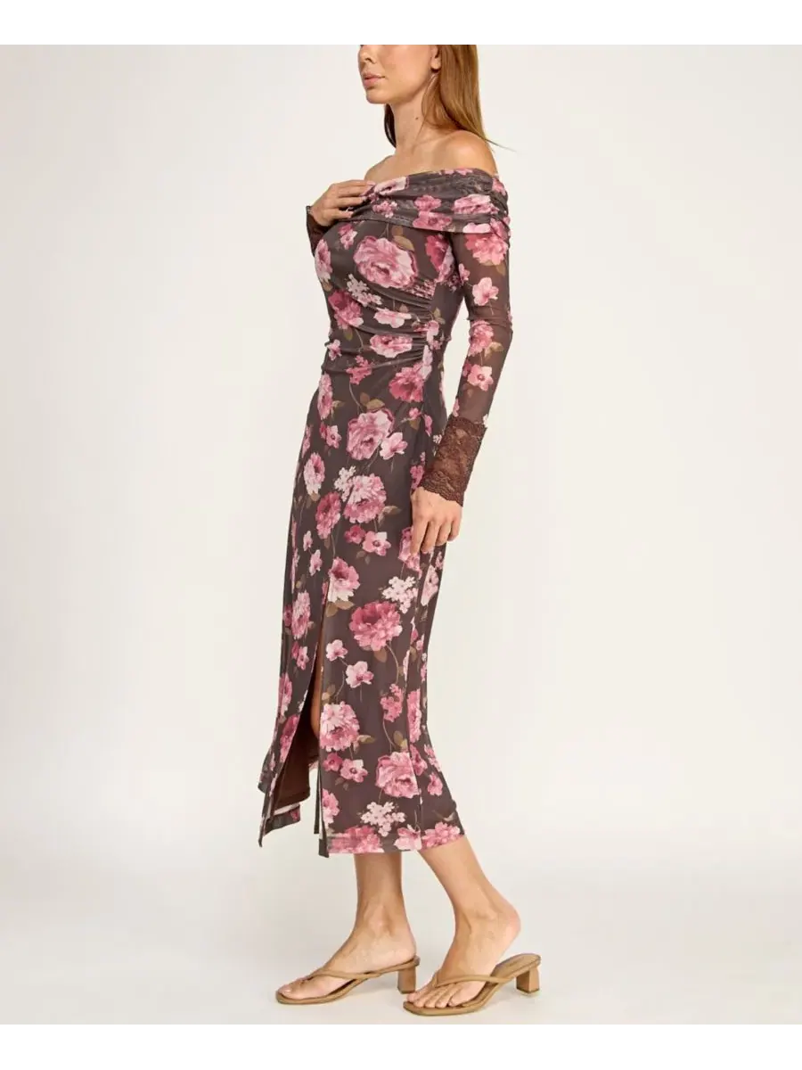 Платье-миди с цветочным принтом, модель Off-The-Shoulder Long-Sleeve Floral Printed Mesh Midi Dress — изображение 3 из 12