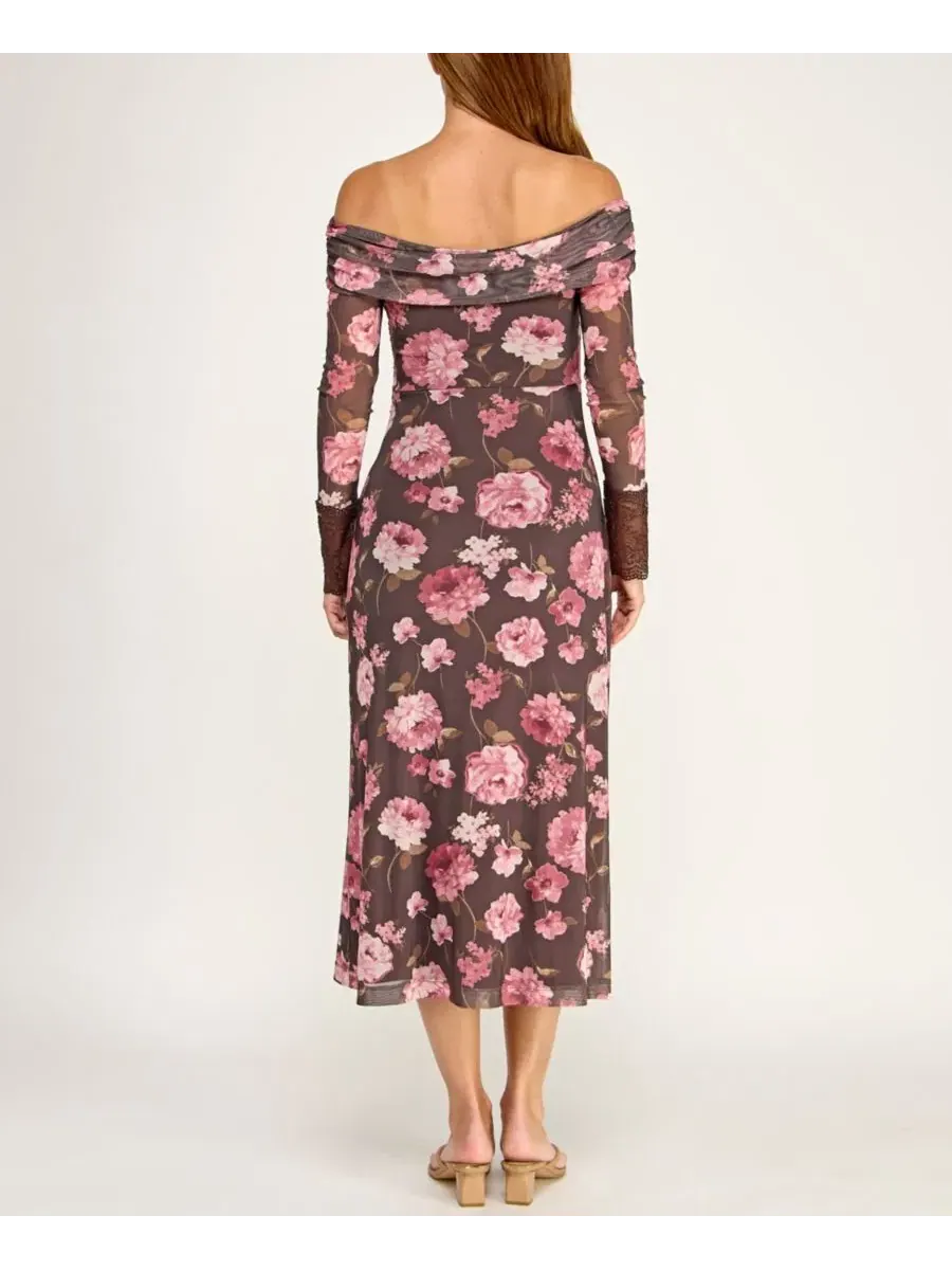 Платье-миди с цветочным принтом, модель Off-The-Shoulder Long-Sleeve Floral Printed Mesh Midi Dress — изображение 5 из 12