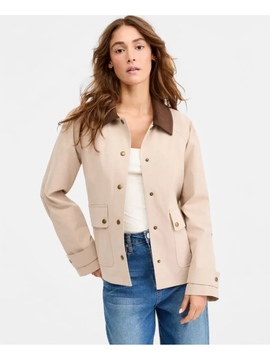 Куртка-бомбер с контрастным воротником, модель Contrast-Collar Snap-Front Barn Jacket Maralyn & Me — бежевый