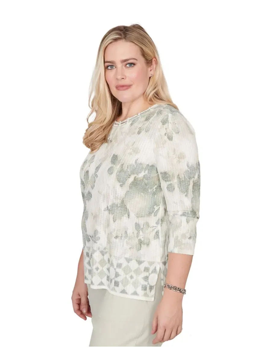 Блуза с цветочным бордюром и отделкой горловины, модель Petite Charm Floral Tonal Border — изображение 2 из 6, селадон