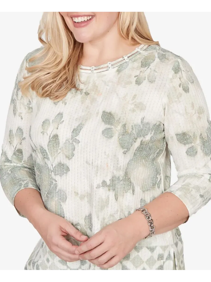 Блуза с цветочным бордюром и отделкой горловины, модель Petite Charm Floral Tonal Border — изображение 5 из 6, селадон