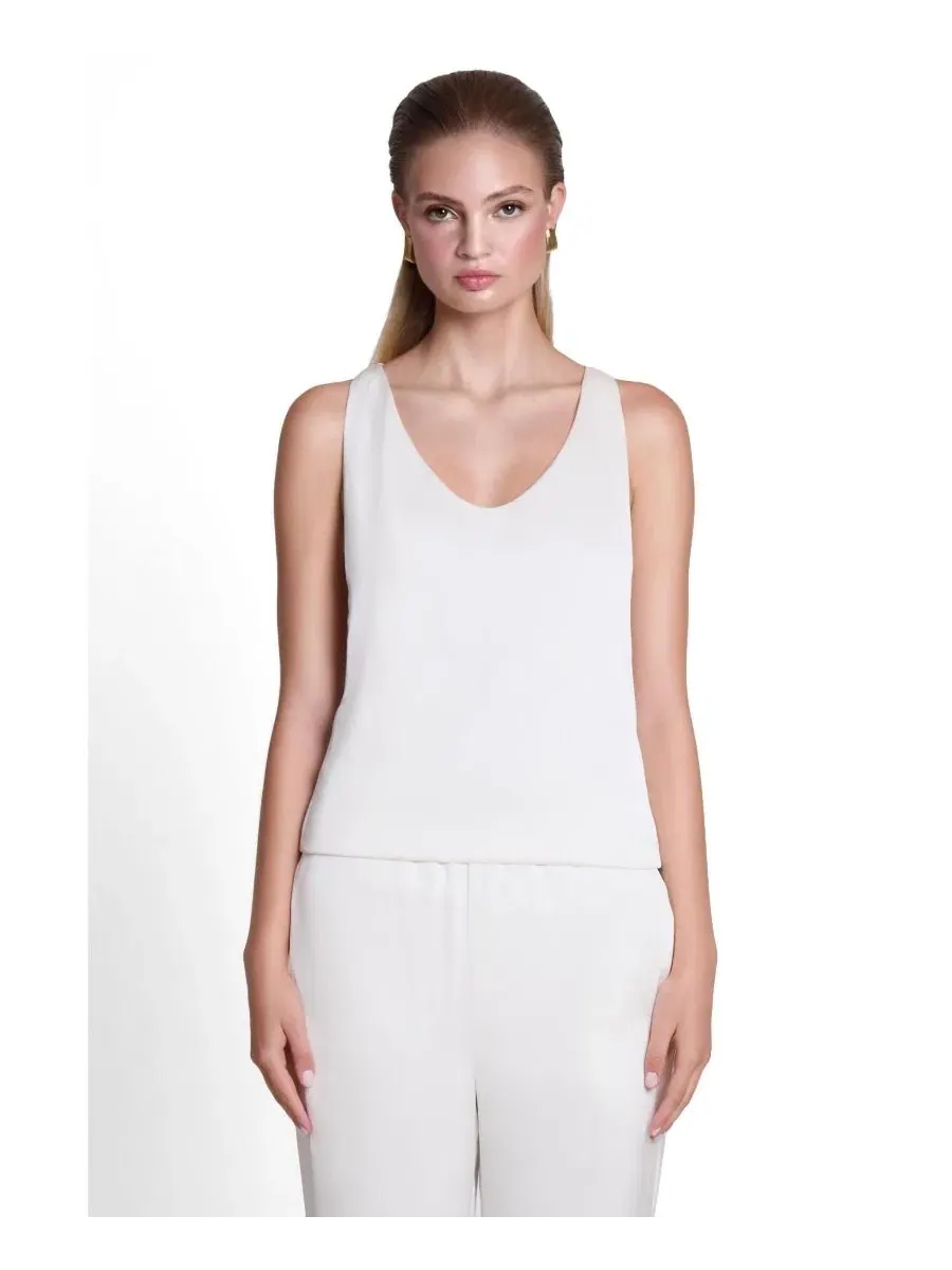 Топ-майка на бретелях с глубоким вырезом Suri Satin Racerback LEAU — белый