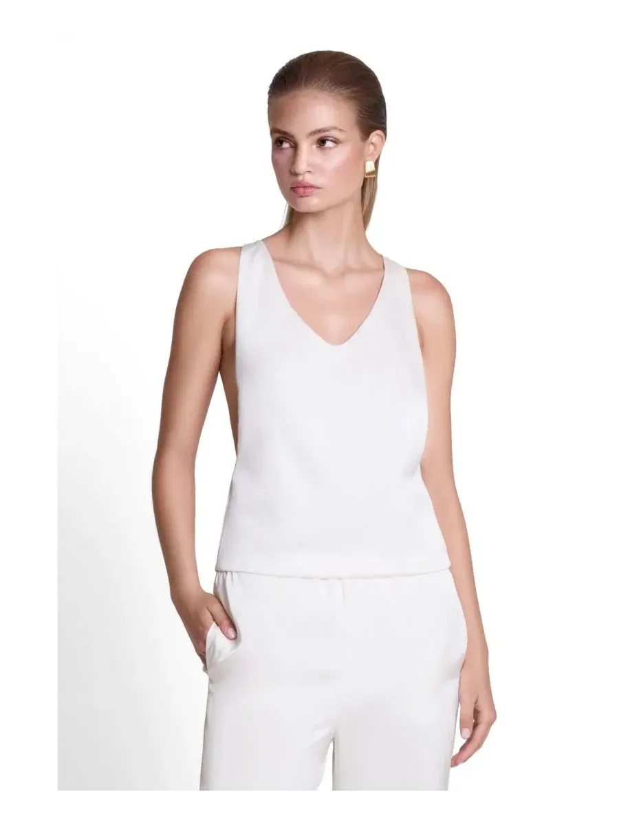 Топ-майка на бретелях с глубоким вырезом Suri Satin Racerback LEAU — изображение 2 из 5, белый