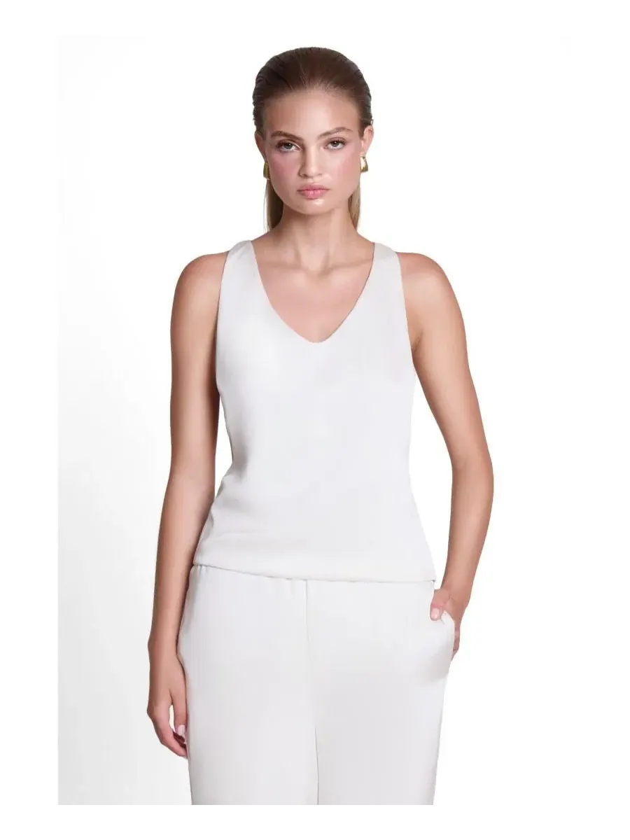 Топ-майка на бретелях с глубоким вырезом Suri Satin Racerback LEAU — изображение 3 из 5, белый
